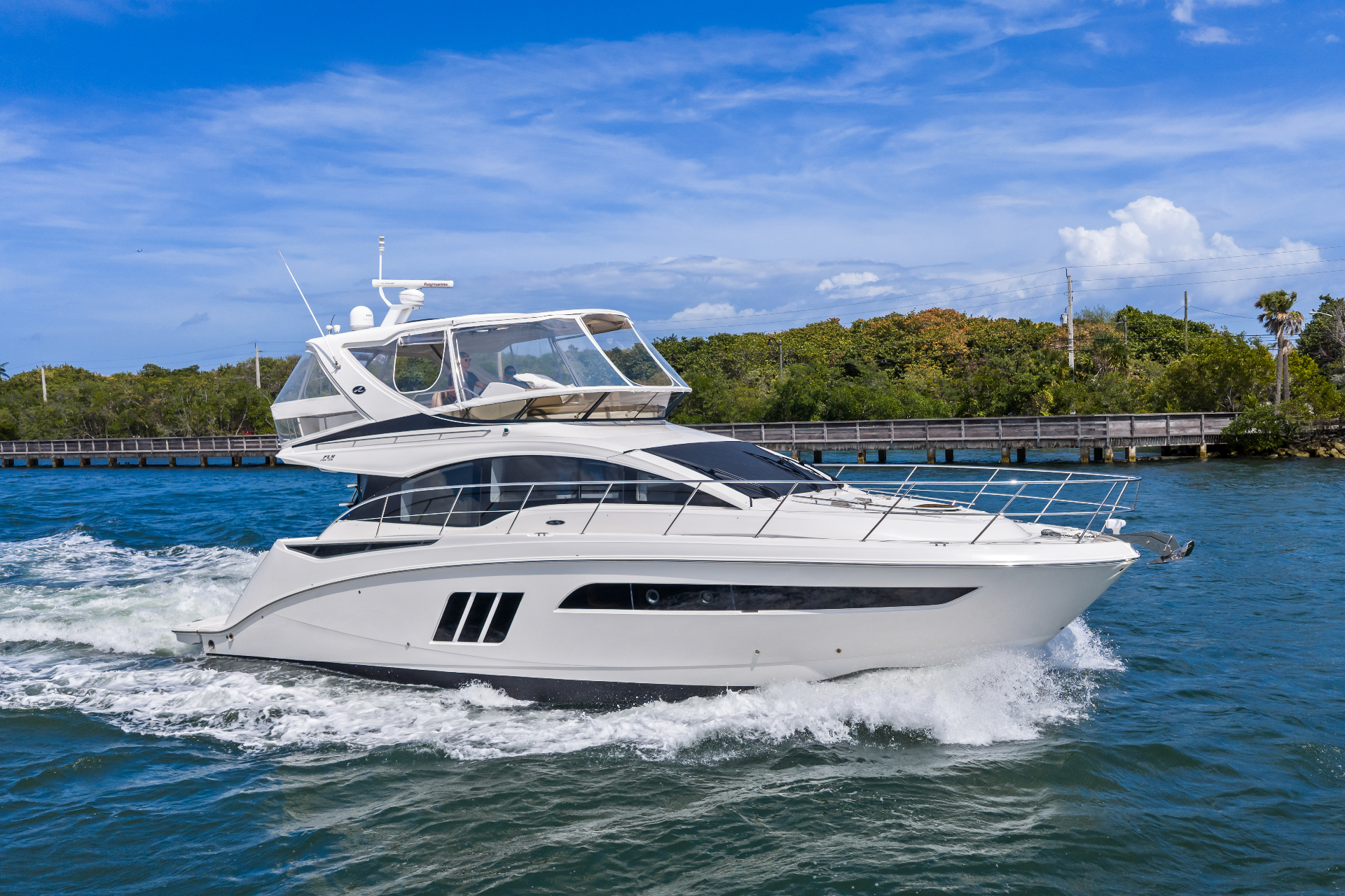 Sea Ray 510 Fly running side profile